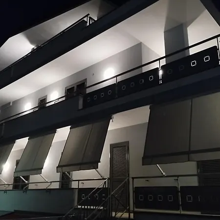 Giusy Acomodação com café da manhã  4*
